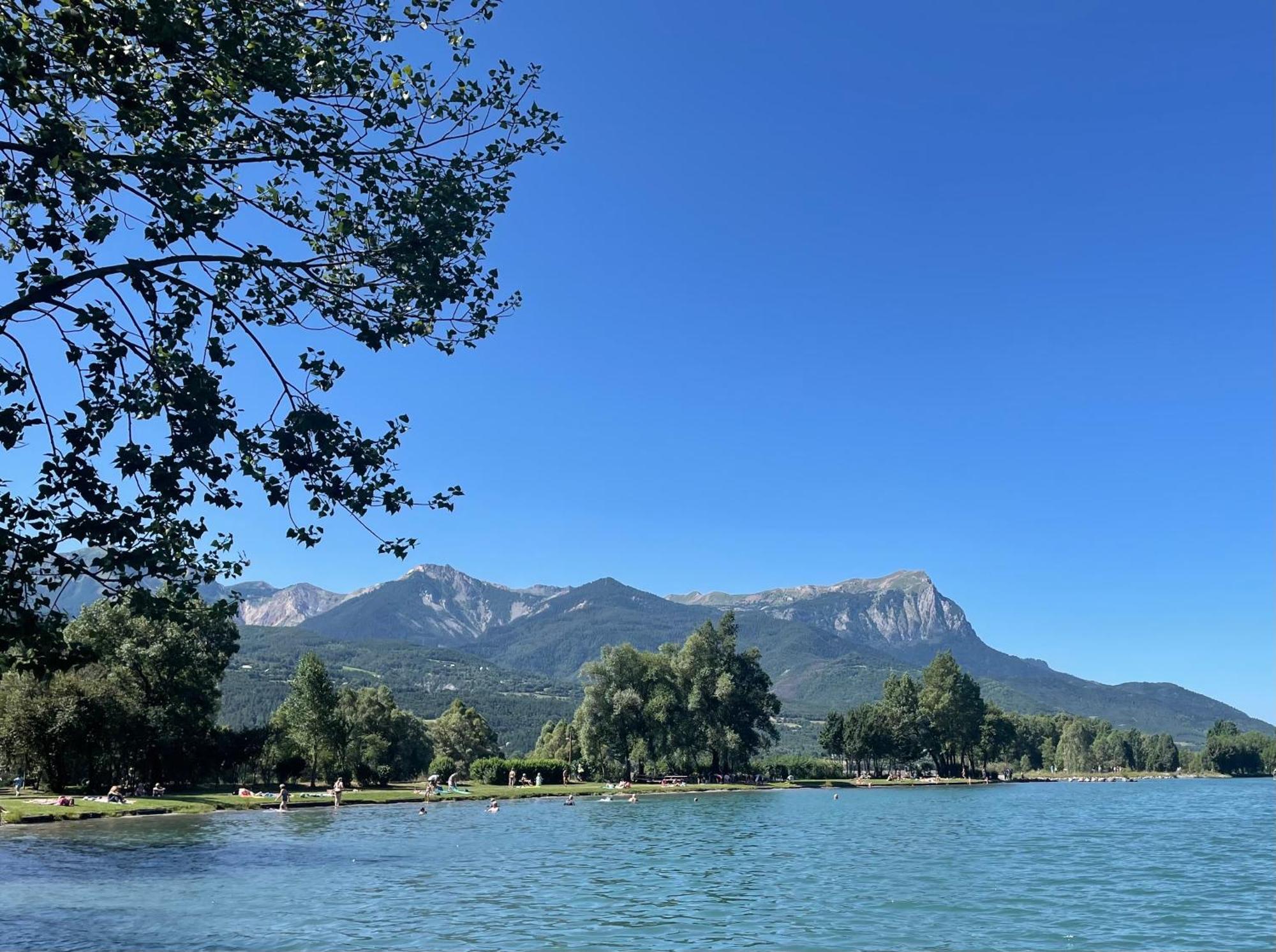 Maison Tres Agreable Avec Exterieurs, Bien Situee Au Plan D'Eau Embrun Exteriör bild
