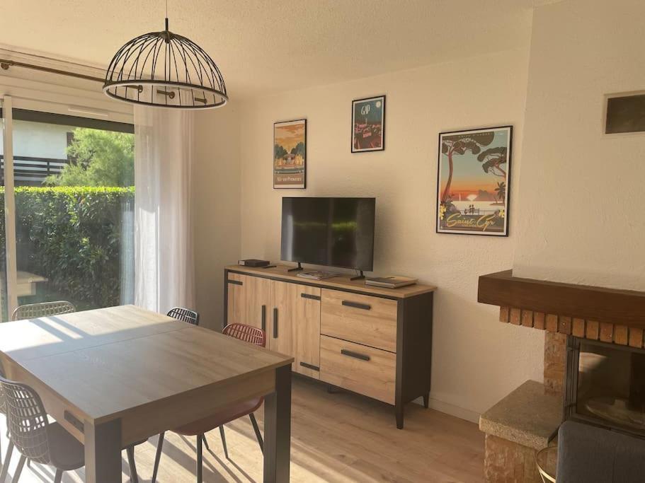 Maison Tres Agreable Avec Exterieurs, Bien Situee Au Plan D'Eau Embrun Exteriör bild